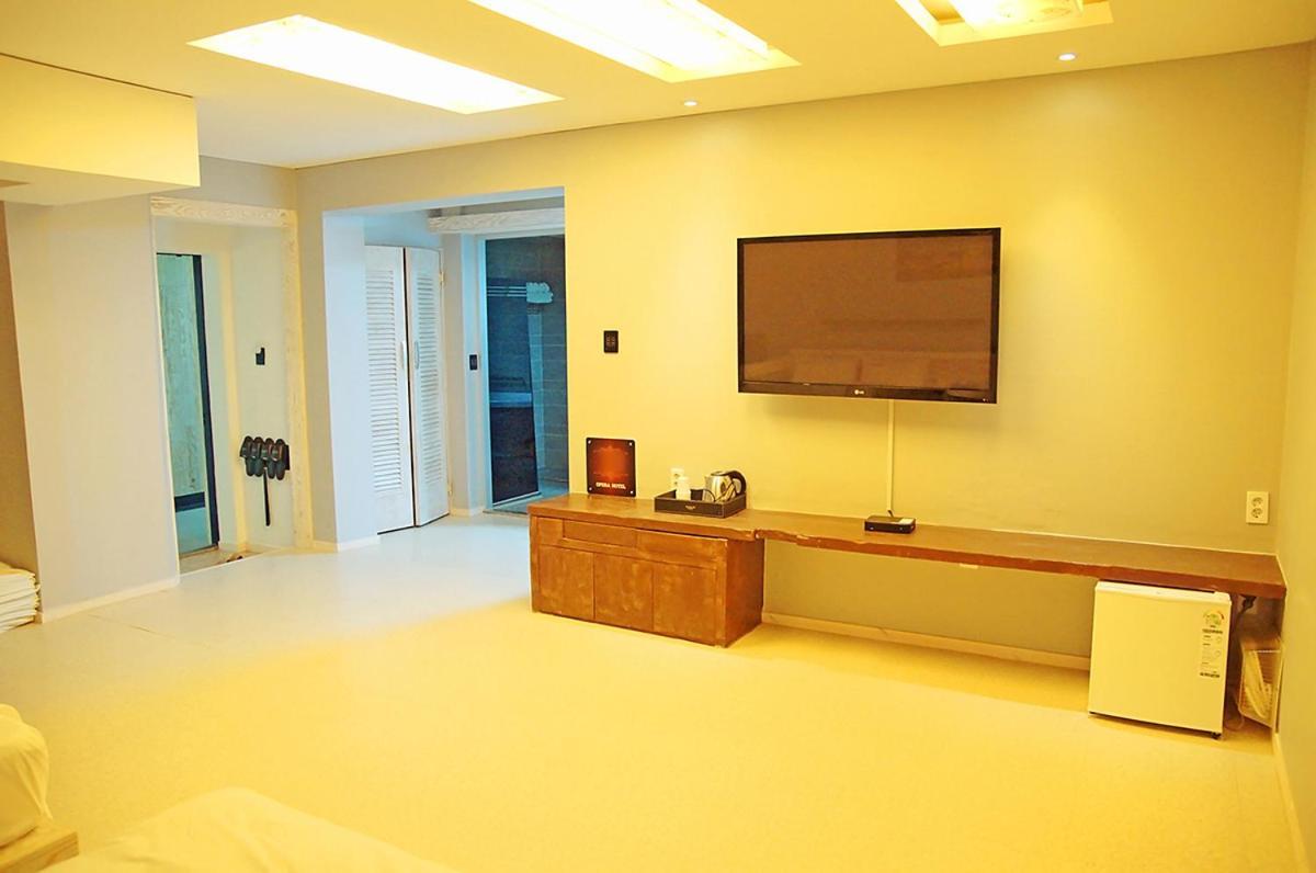 Opera 21 Hotel Jeonju Exterior foto
