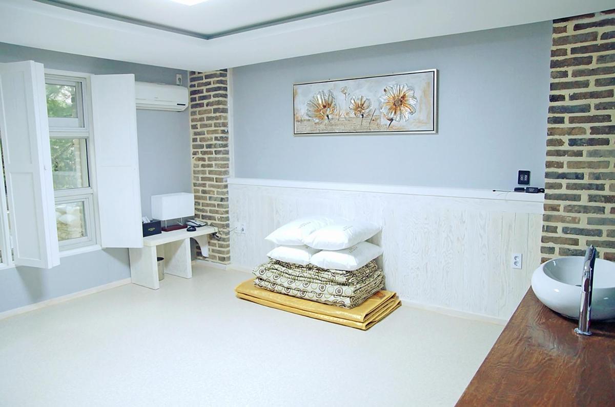 Opera 21 Hotel Jeonju Exterior foto