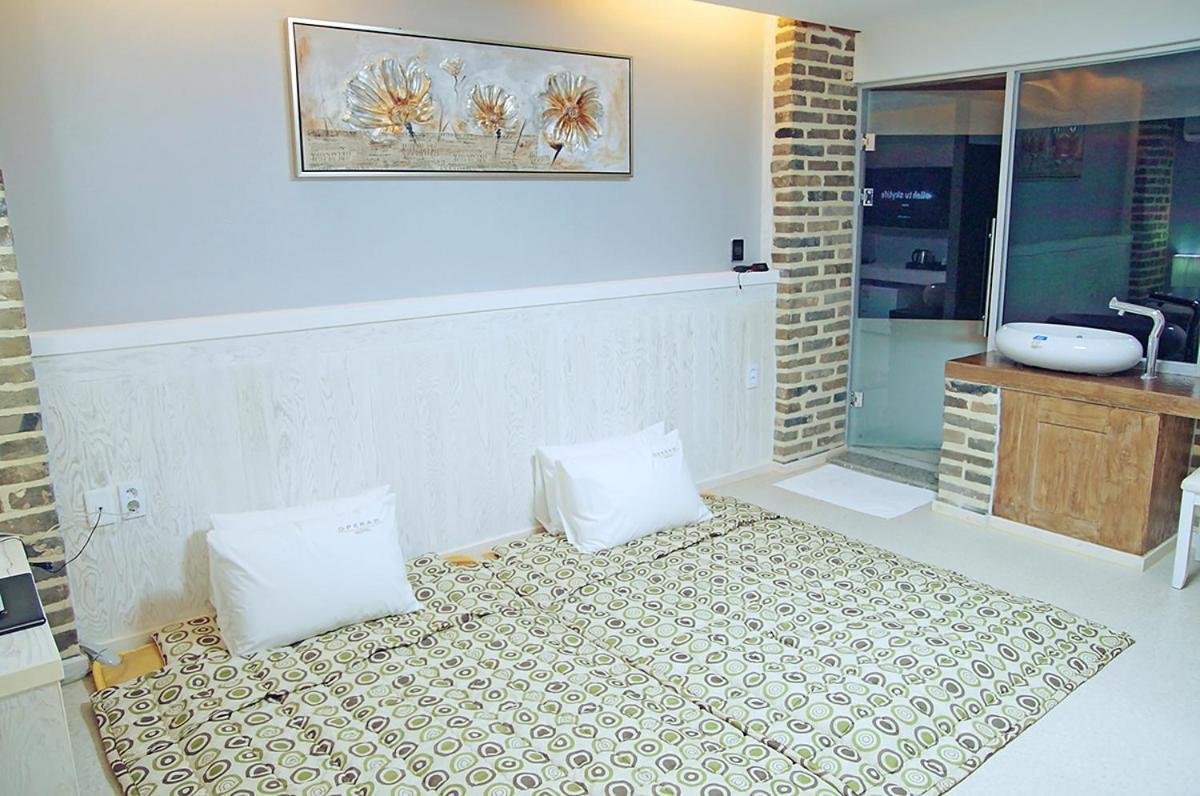 Opera 21 Hotel Jeonju Exterior foto