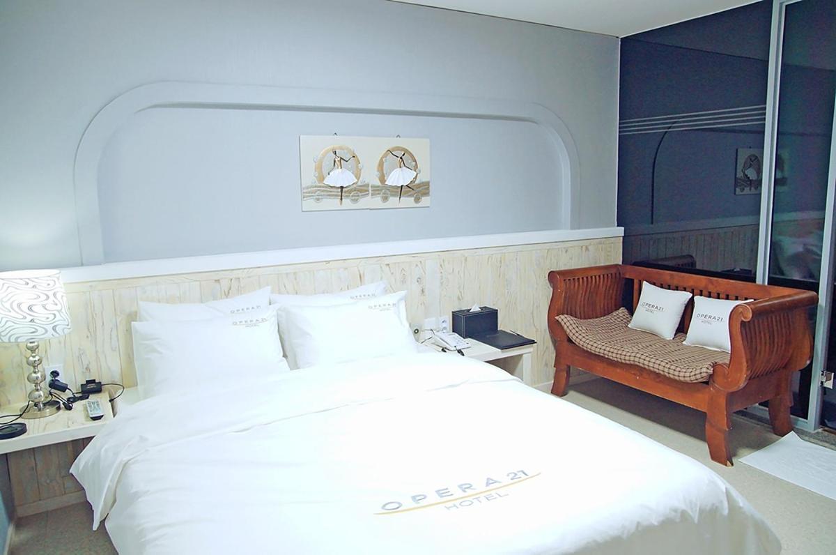 Opera 21 Hotel Jeonju Exterior foto