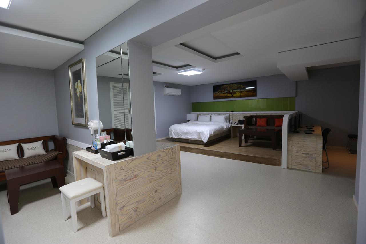 Opera 21 Hotel Jeonju Exterior foto